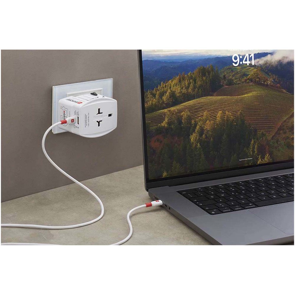 SKROSS® MUV AC65PD Reiseadapter mit USB-C Kabel 